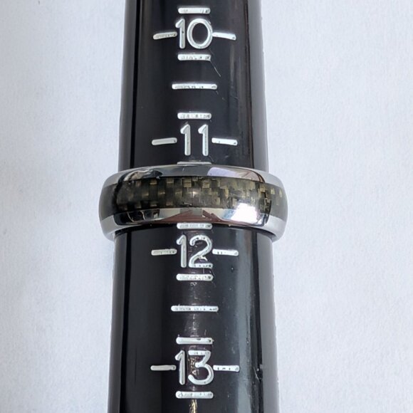 Mens Tungsten Ring Size 11.5 With Carbon Fiber Inlay - Picture 4 of 13